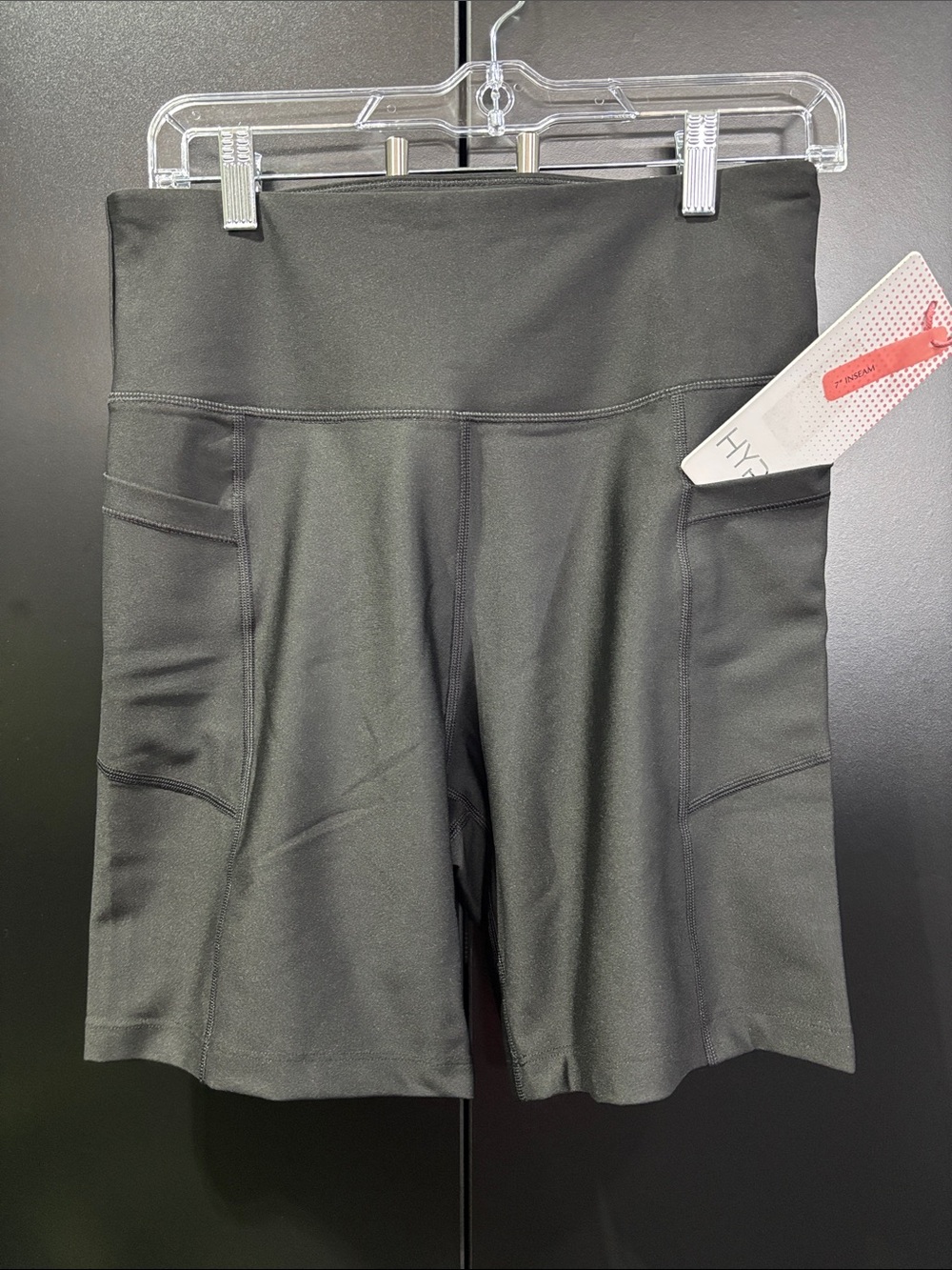 HYPE Moisture wicking,360 stretch,compression sculpting,breathable,4 pockets